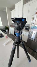 Benro S4 Video Tri-Pod - Image 1