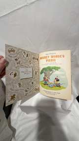 Walt Disney's Mickey Mouse's Picnic (A Little Golden Book) - Image 4