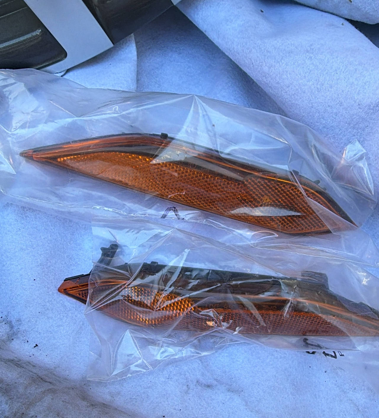 2011-2014 Porsche Cayenne Front Amber Side Markers OEM