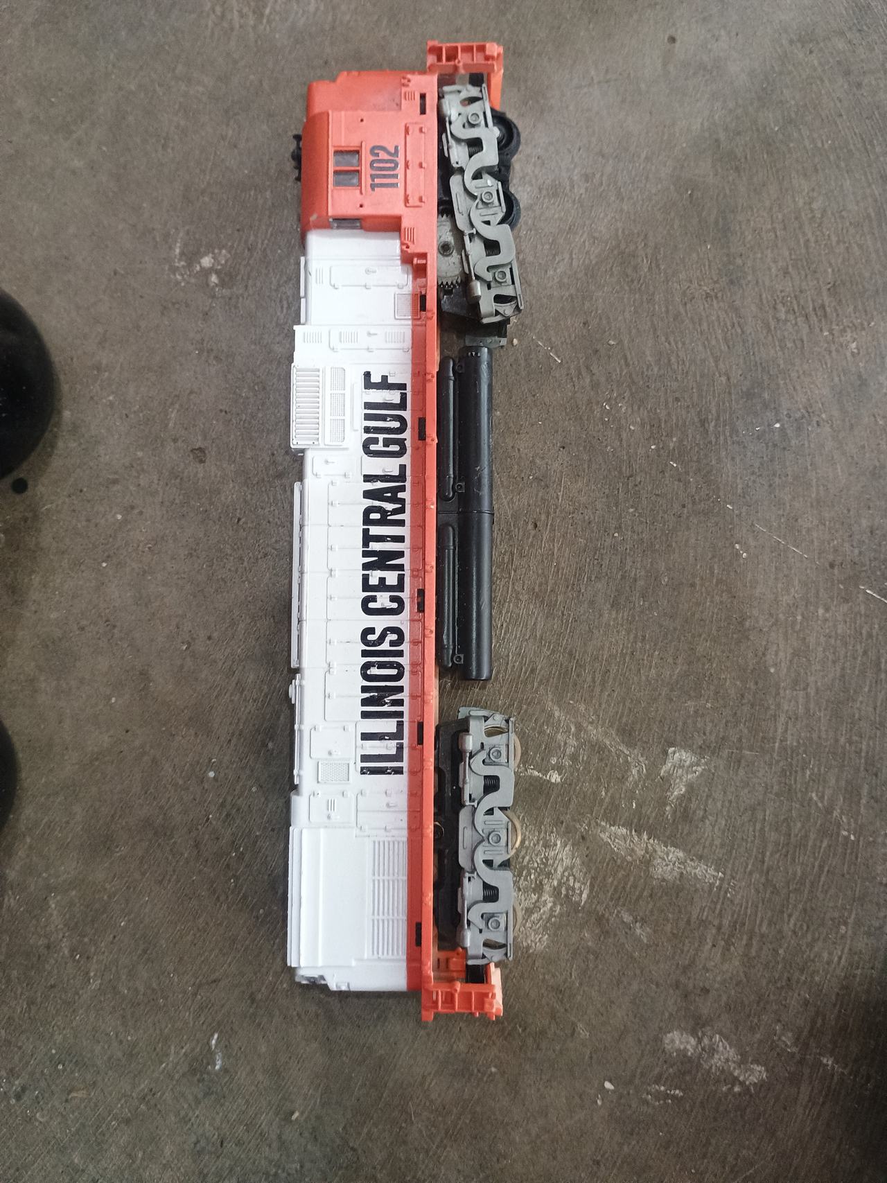 Athearn HO Scale EMD GP38-2 Illinois Central Gulf #1102