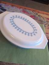 PYREX Snowflake Garland Oval Casserole Dish with Lid   045 size (2.5 Quarts) #29 - Image 3