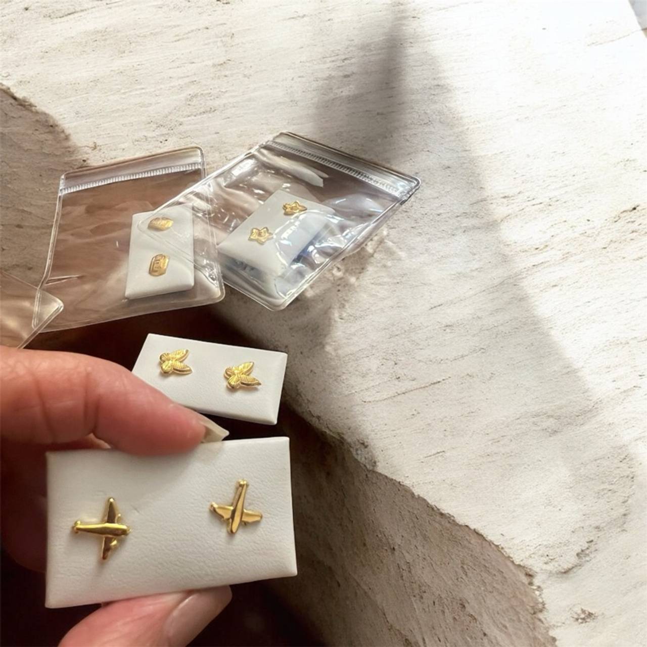 Airplane design stud earrings (pure 18k gold)