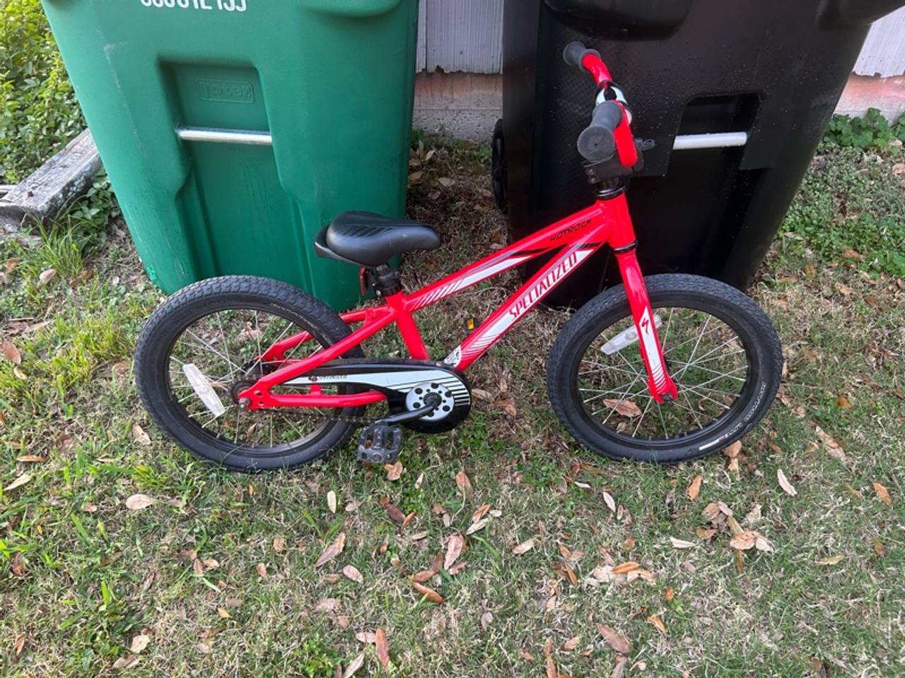 Specialized Hotrock 16 Red/White Kids Bike