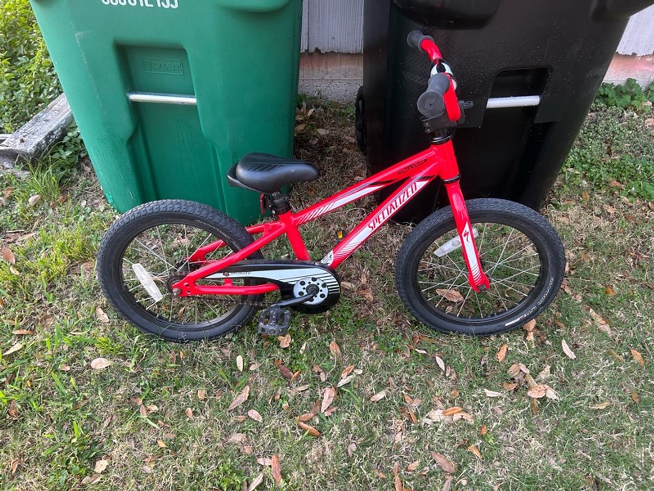 Specialized Hotrock 16 Red/White Kids Bike