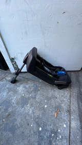 Nuna PIPA Series Car Seat Base with leg - Image 1