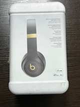 Beats Solo 4 Wireless On-Ear Headphones - Image 2