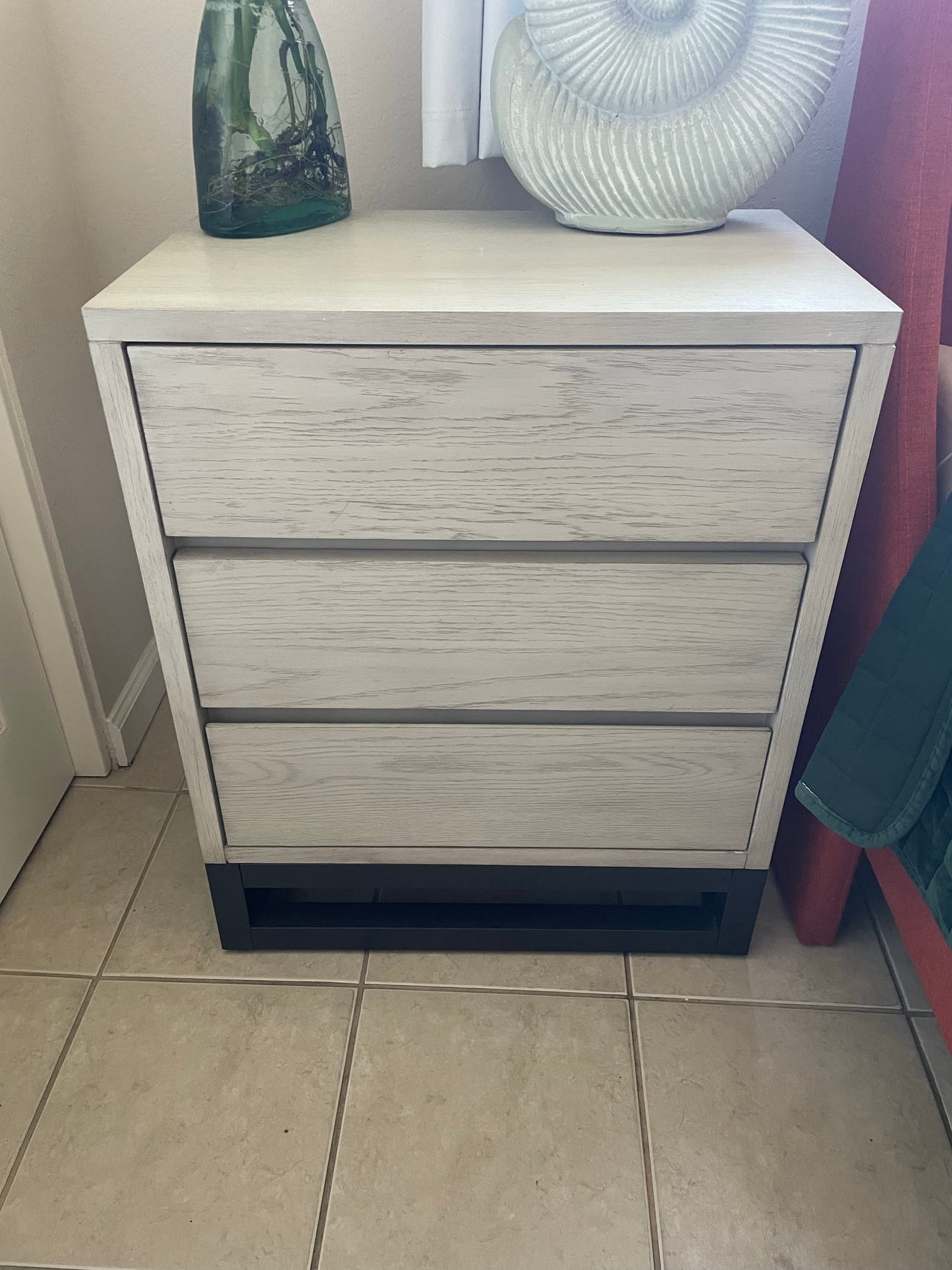 3-Drawer Modern Dresser