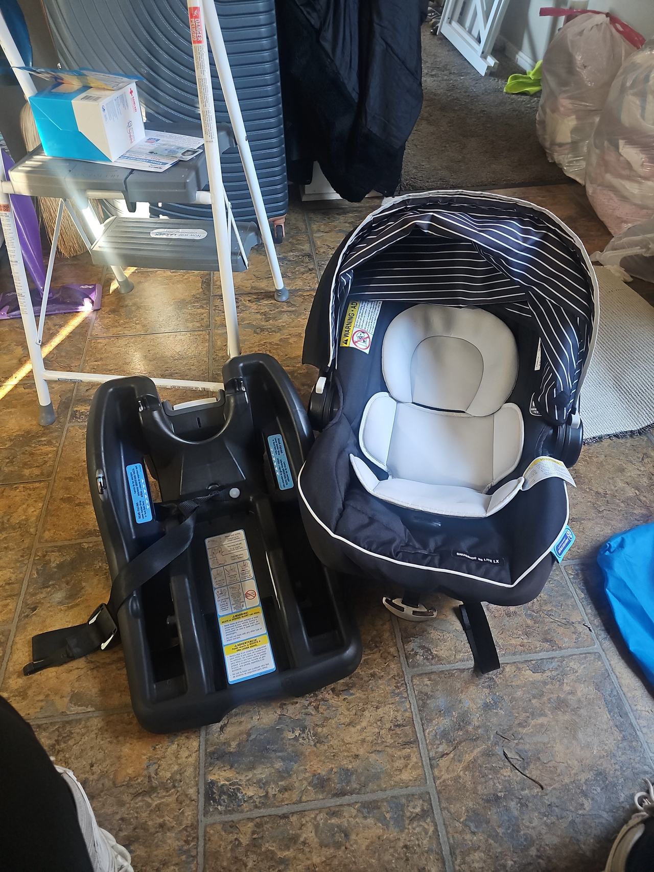 Evenflo LiteMax 35 Infant Car Seat with Base