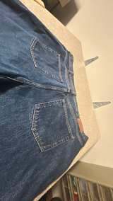 Kirkland Signature Men's 5-Pocket Relaxed Fit Jean - Image 5