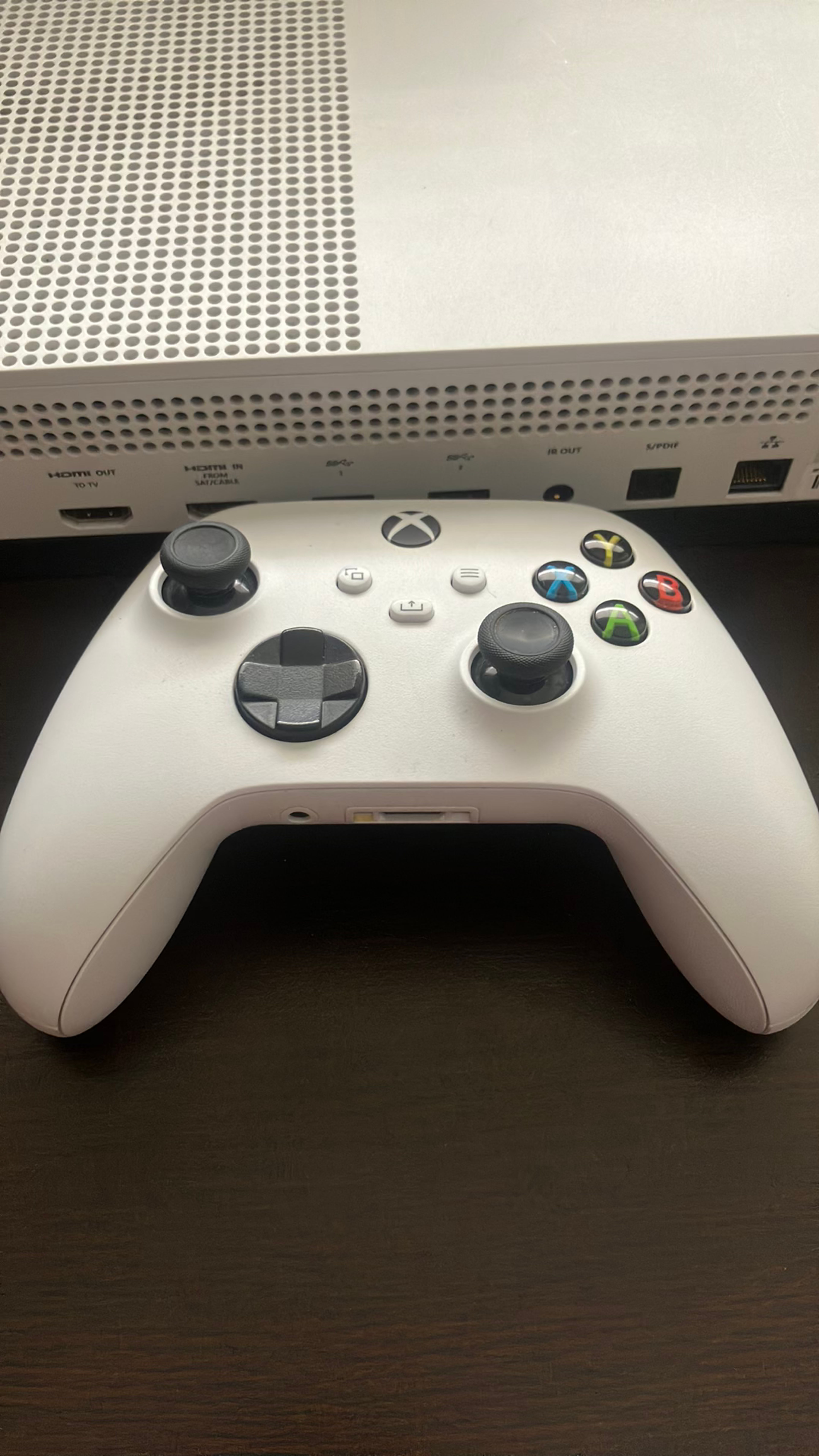 Microsoft Xbox One S - Image 4