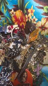 Vintage Christmas Jewelry & Brooch Lot - Image 8