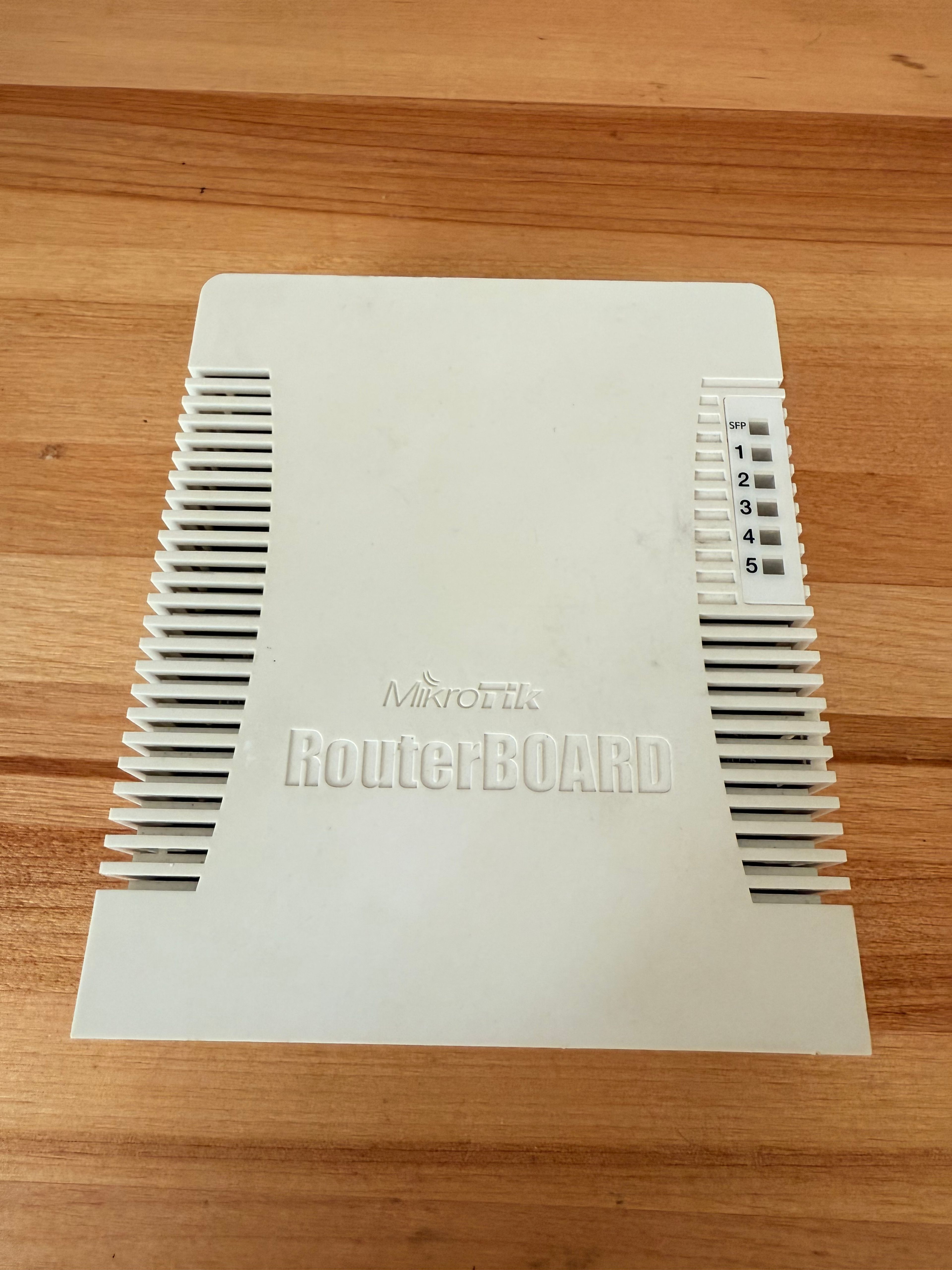 MikroTik RouterBOARD 260GS - Image 2