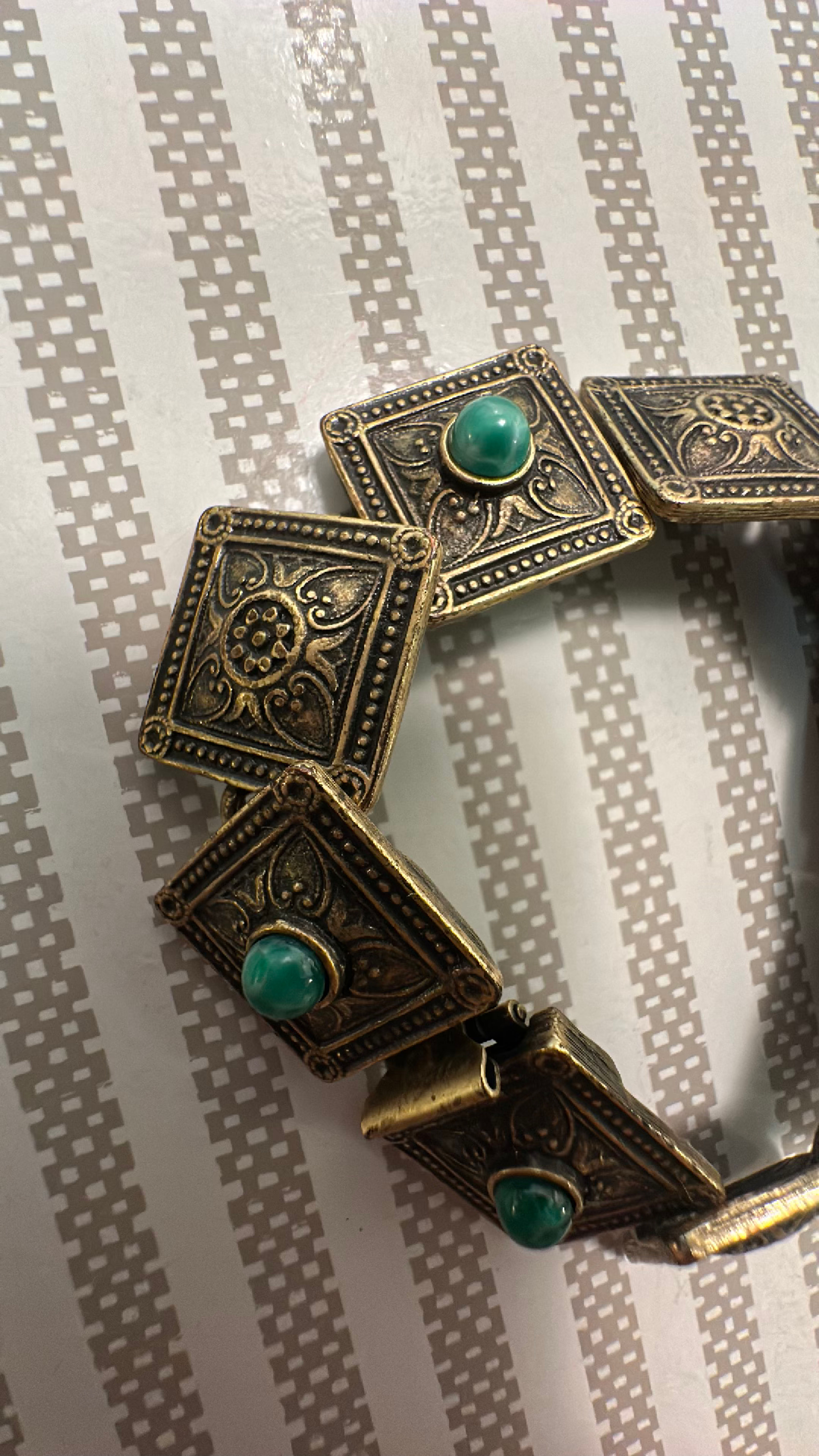 Vintage Green Stone Brass Bracelet - Image 3