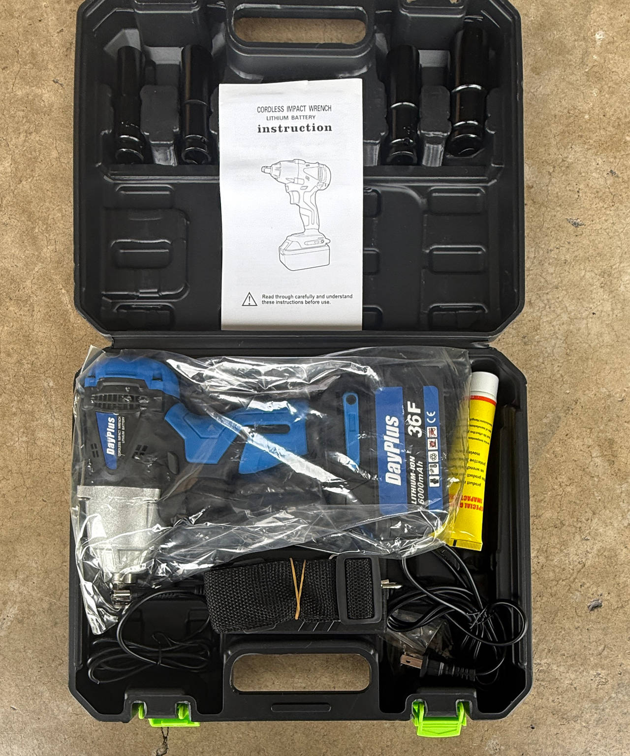 DayPlus Cordless Impact Wrench Kit