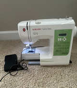 Singer Fashion Mate 7256 Computerized Sewing Machine - Image 1