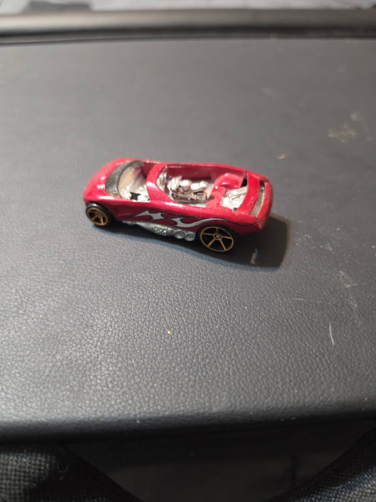 Hot Wheels Deora II (Red with Flames)
