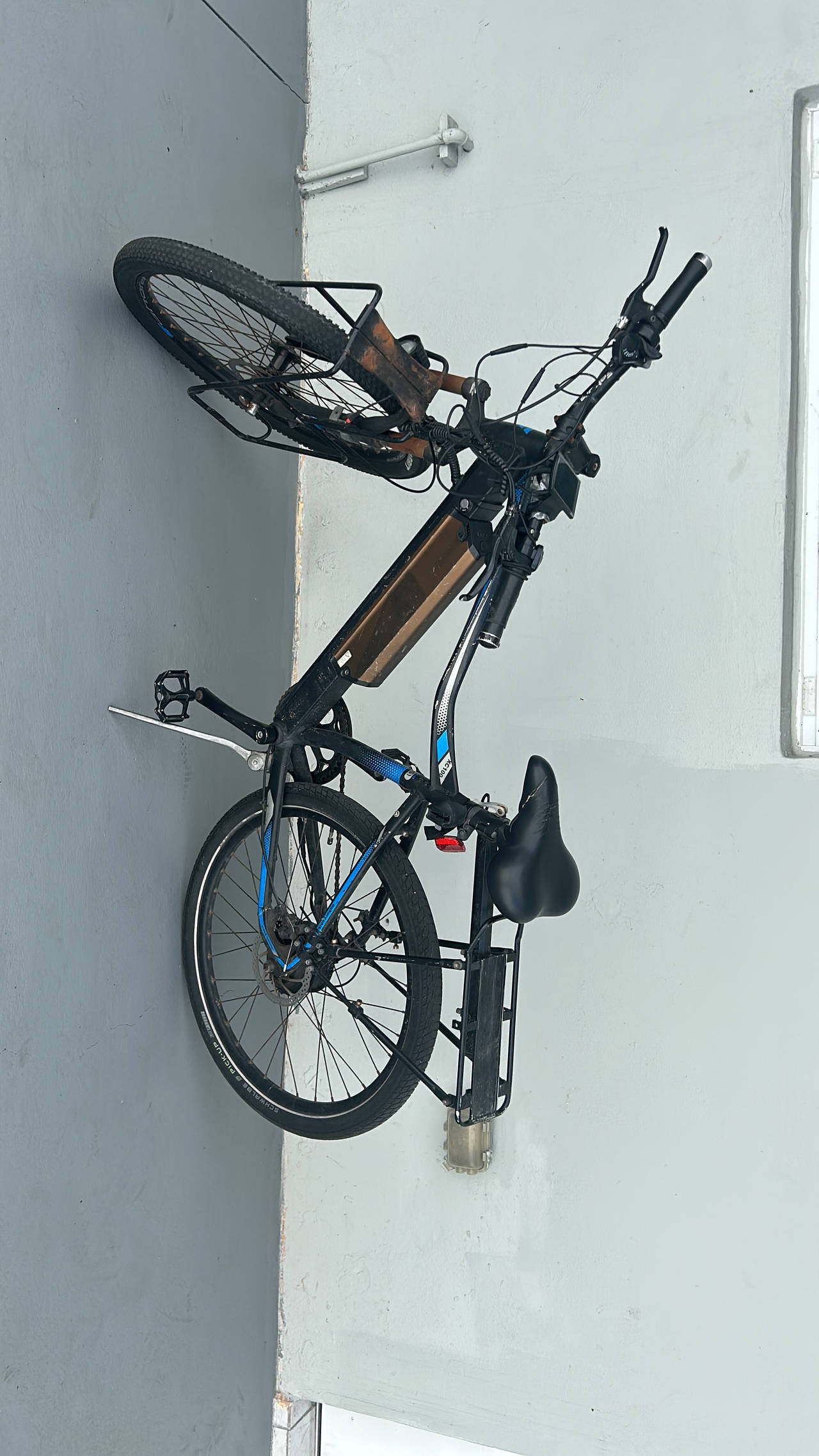 E-Bike / Bicicleta eléctrica (AS-IS) + Cargador – batería no verificada