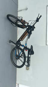 E-Bike / Bicicleta eléctrica (AS-IS) + Cargador – batería no verificada - Image 1