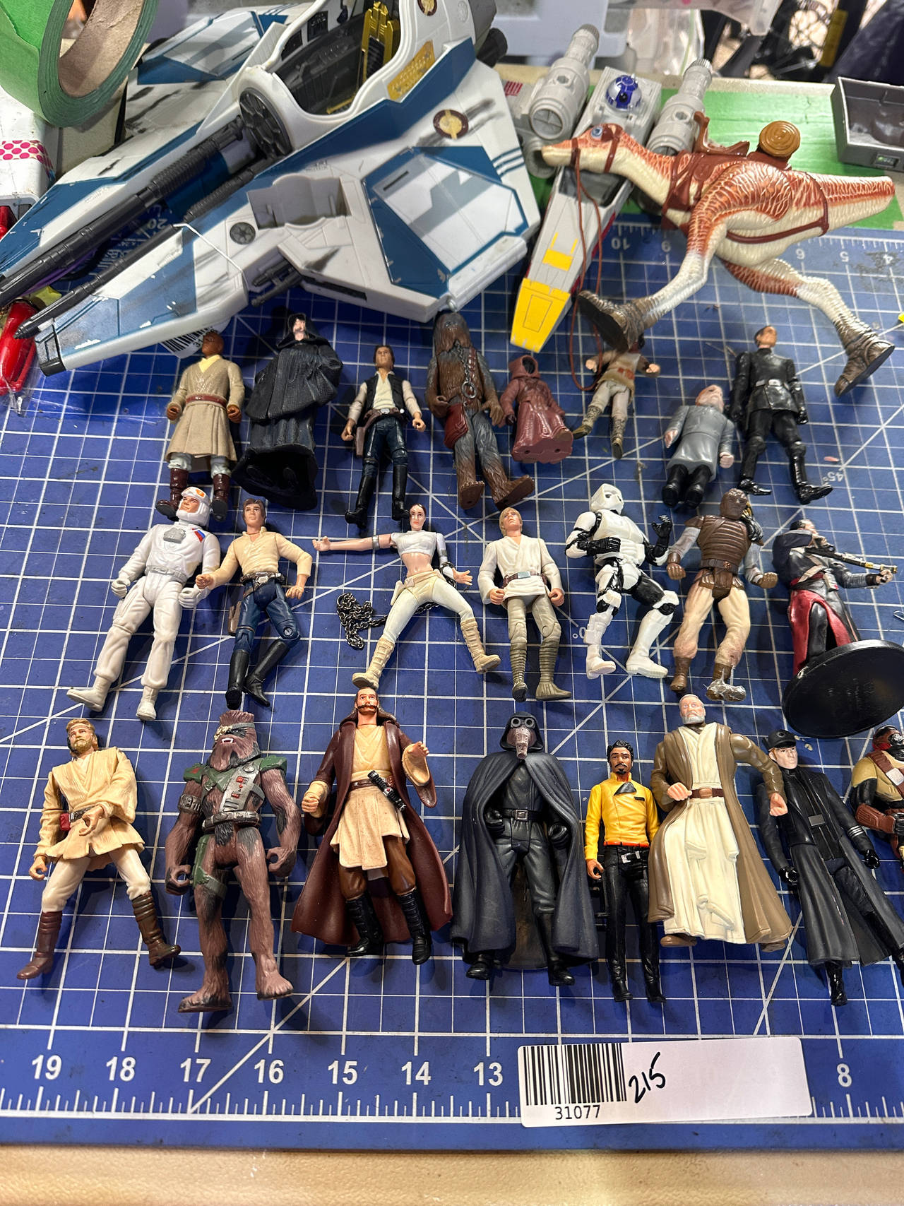 Star Wars Action Figure and Vehicle Lot. 25 pcs.  215