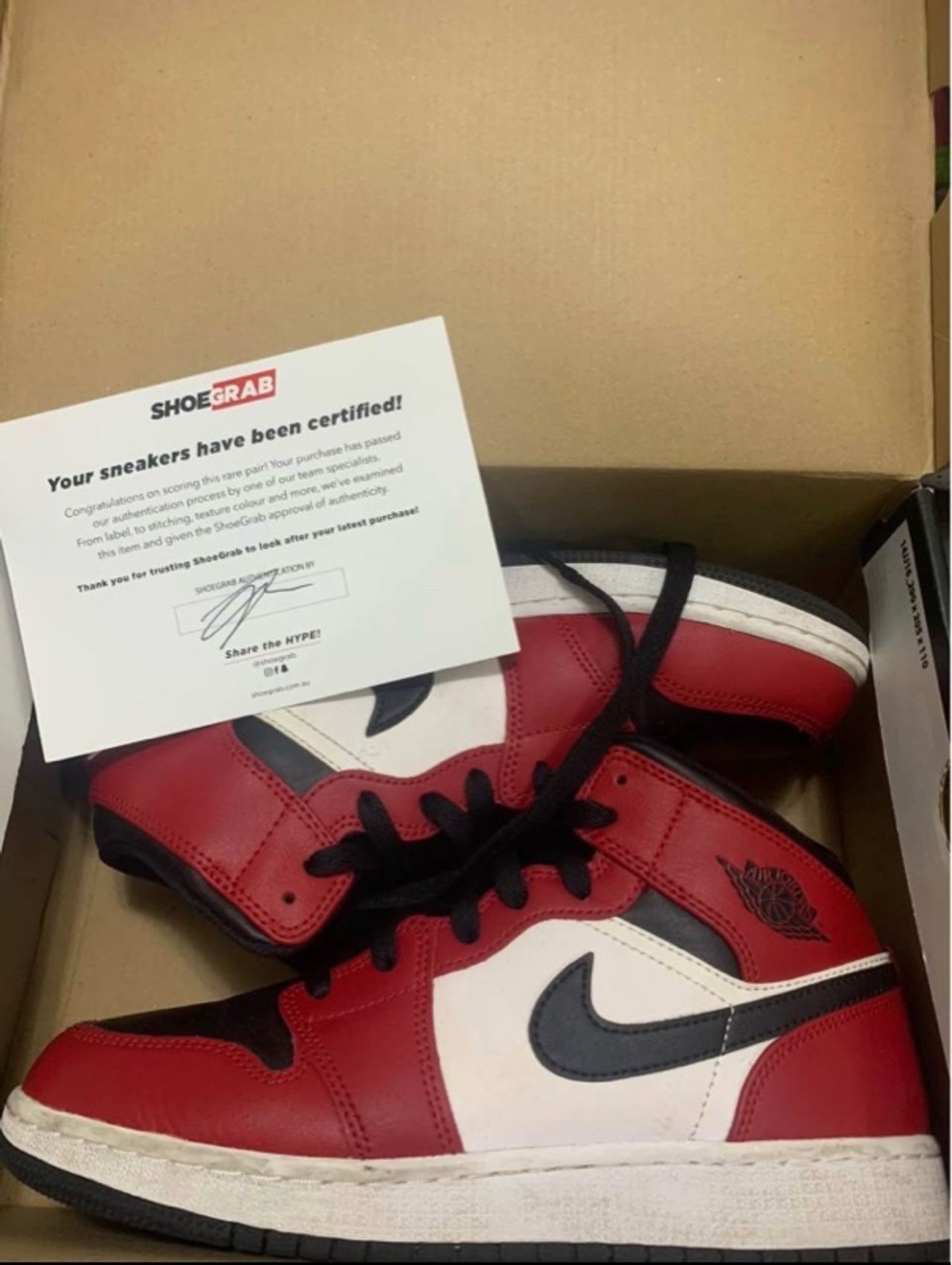Nike Air Jordan 1 Mid Chicago Black Toe