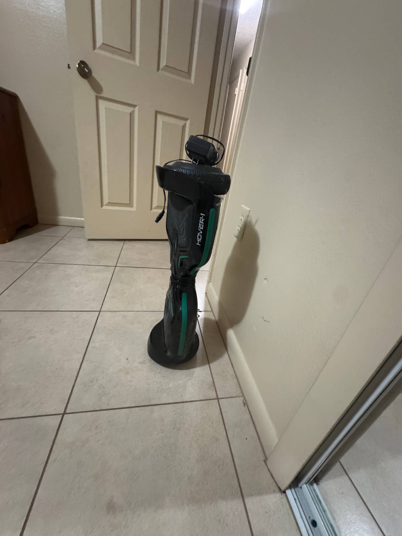 Swagtrom Hover-1 Hoverboard Bluetooth with
Lights (app Hover-1)
Charger included