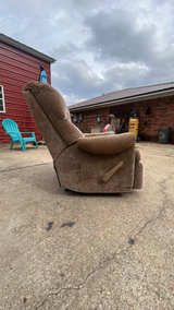 La-Z-Boy Pinnacle Recliner - Image 2