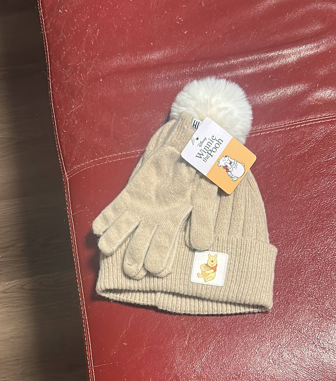 Disney Winnie the Pooh Knit Beanie and Gloves Set
