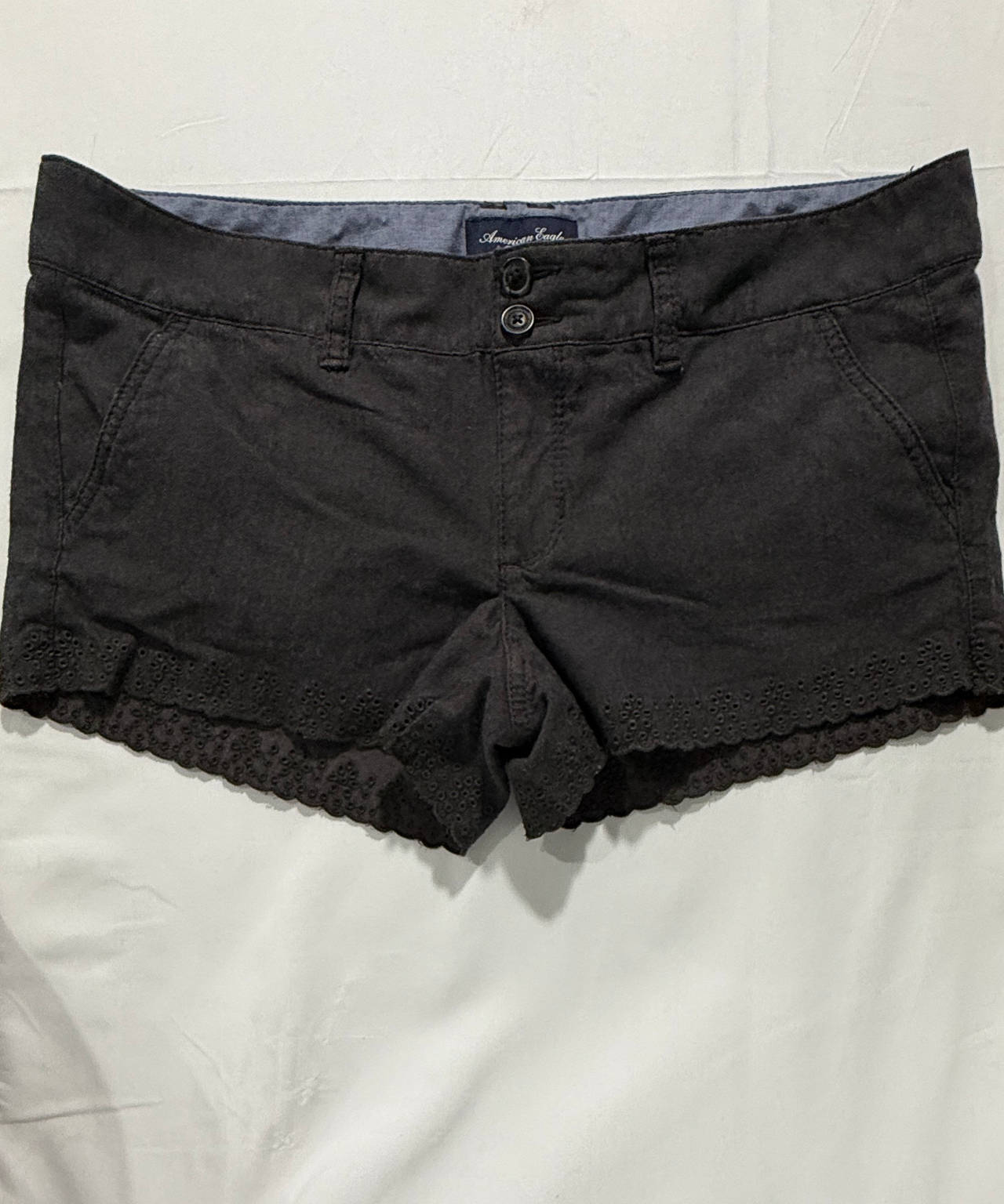 Women’s American Eagle Black Eyelet Lace Trim Shorts size 8