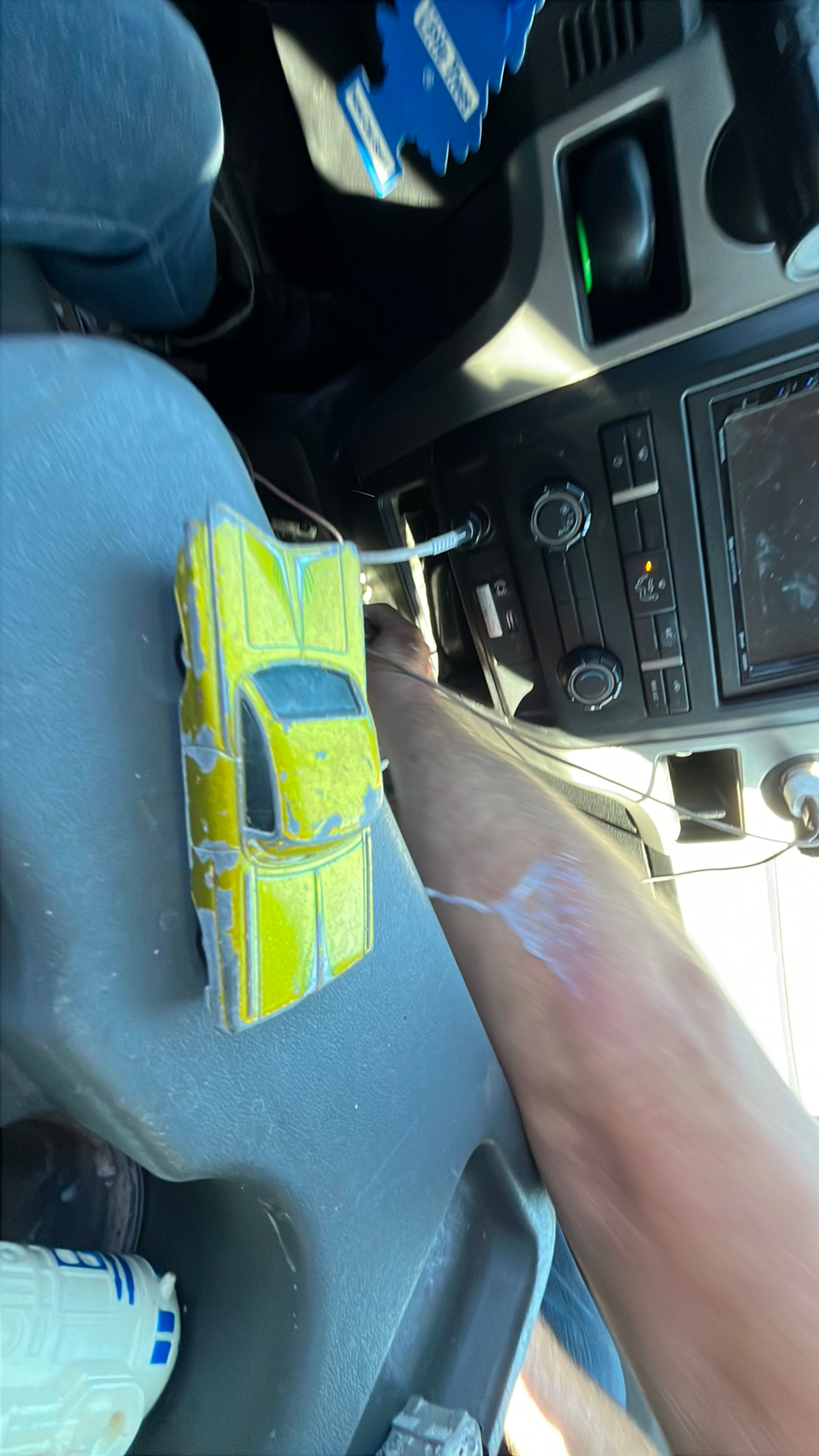 Disney Pixar Cars Ramone Diecast Figure Yellow 1:55 Scale - Image 3