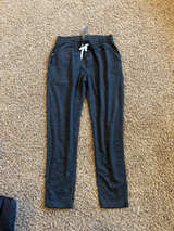 Vuori Sunday Performance Jogger size large like new! - Image 1