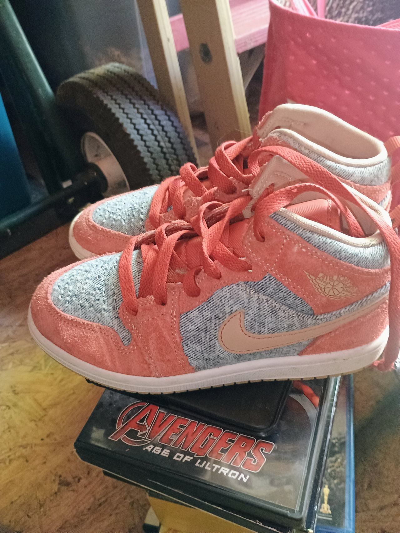 Air Jordan 1 Mid GS Coral Stardust Denim