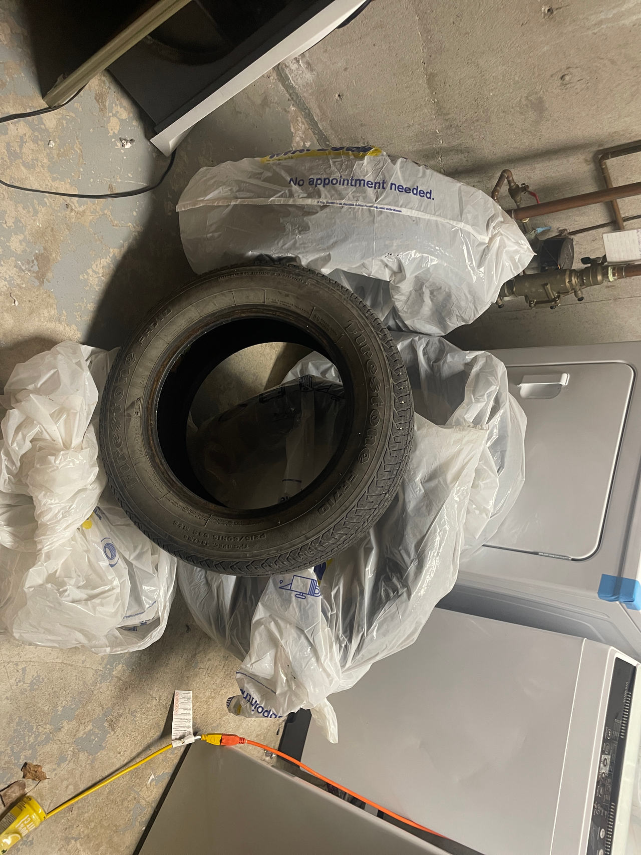 All-season car tire P215/60RI6/94S (32 each)
