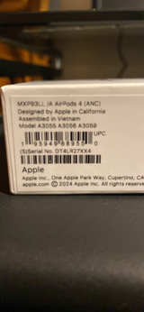 Apple AirPods 4 ANC
 - Image 8