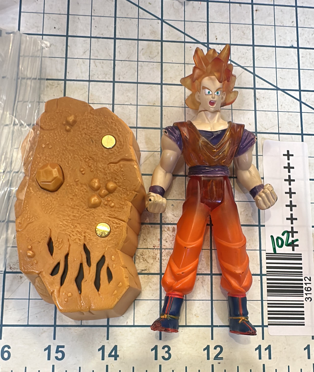 Irwin Toy Dragon Ball Z Energy Glow Super Saiyan Goku Action Figure