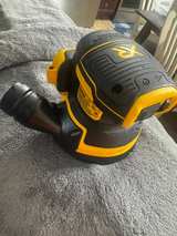 DEWALT DCW210B 20V MAX XR Brushless Cordless 5 in. Random Orbital Sander - Image 4