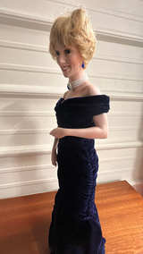 Ashton-Drake Princess Diana Porcelain Doll Blue Velvet Gown 20‑inch - Image 3