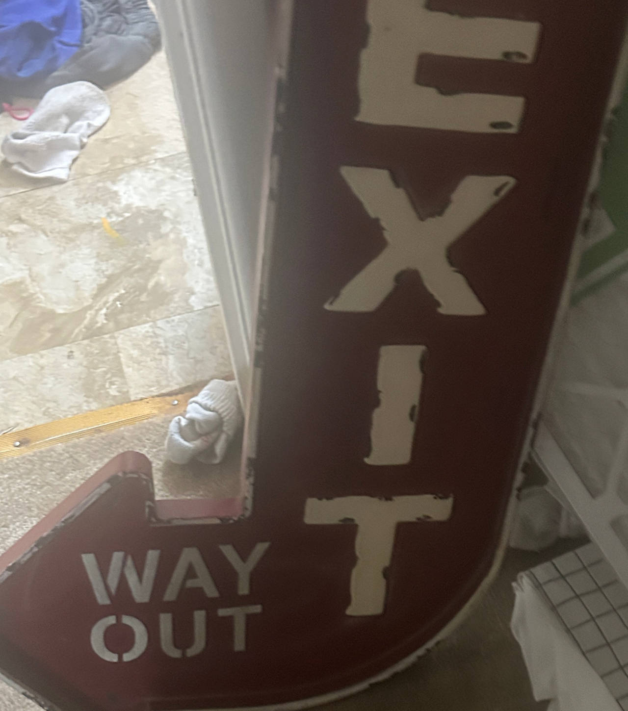 Vintage Style Metal Exit Arrow Sign
