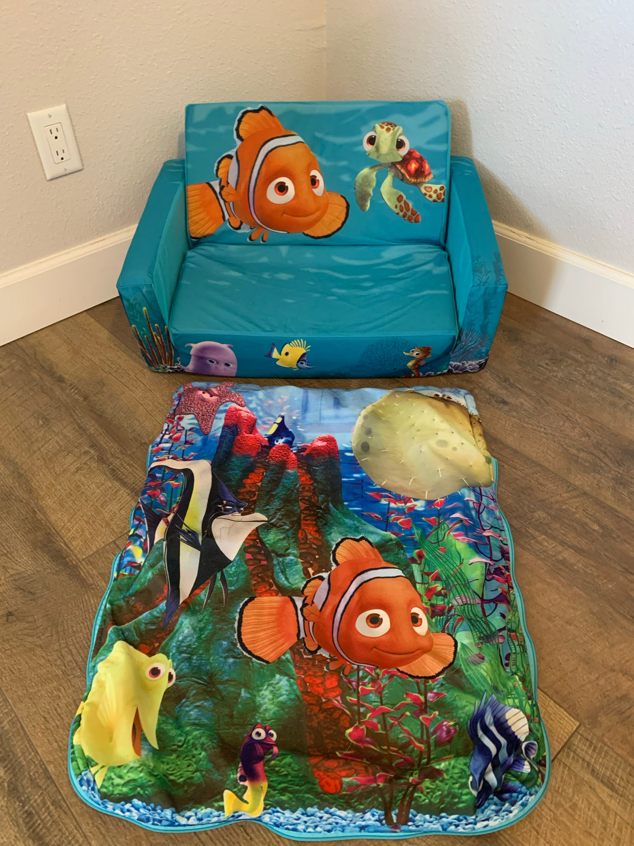 Disney Finding Nemo 2-in-1 Flip Open Sofa