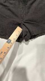 Women’s American Eagle Black Eyelet Lace Trim Shorts size 8 - Image 4
