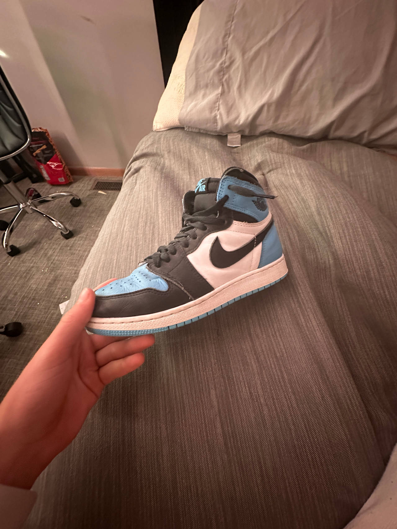 Air Jordan 1 Retro High OG 'University Blue'
