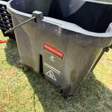 Rubbermaid WaveBrake 35 Qt Black Side-Press Mop Bucket with Wringer - Image 2