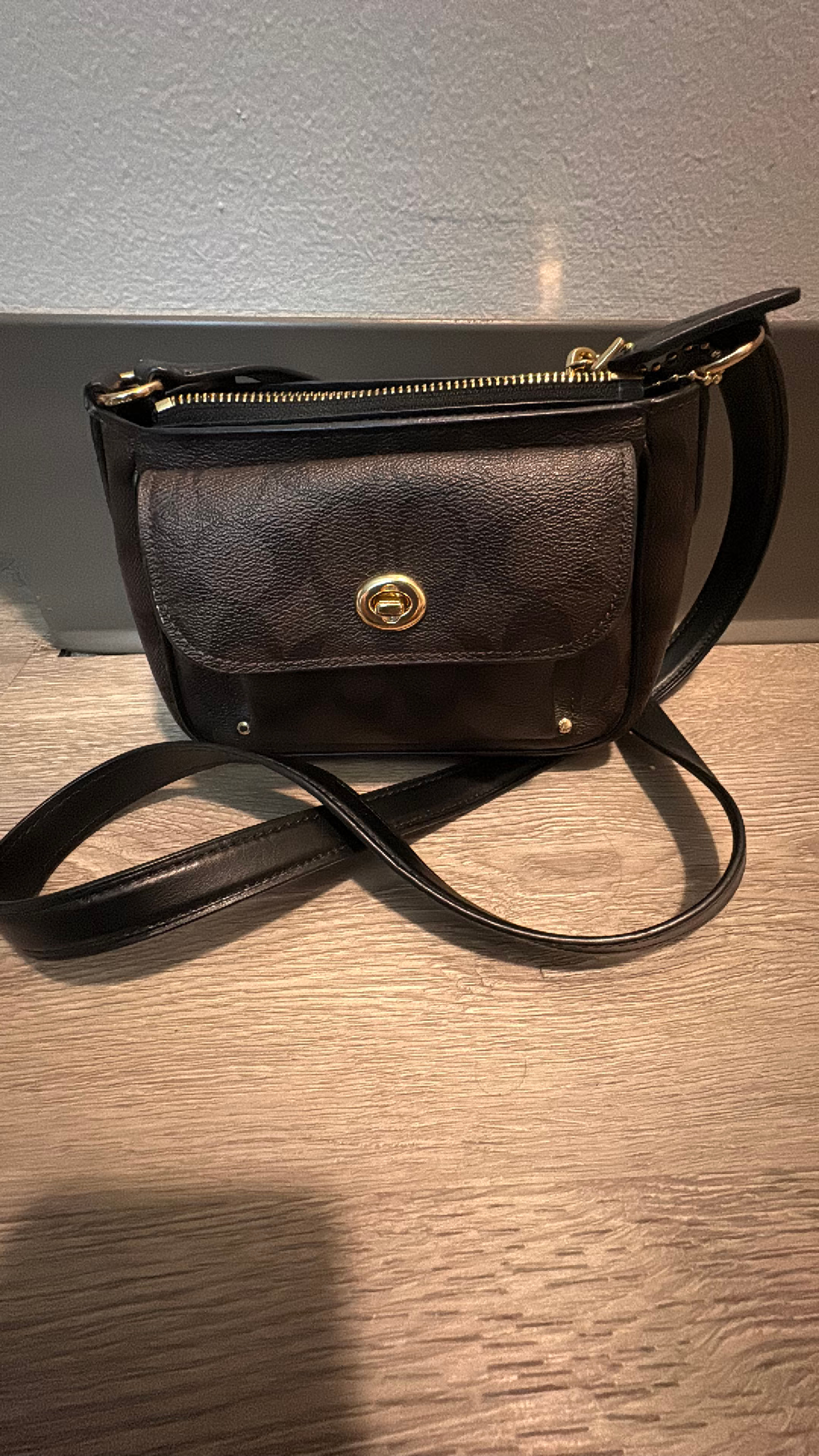 Coach Signature Purse  - Image 3