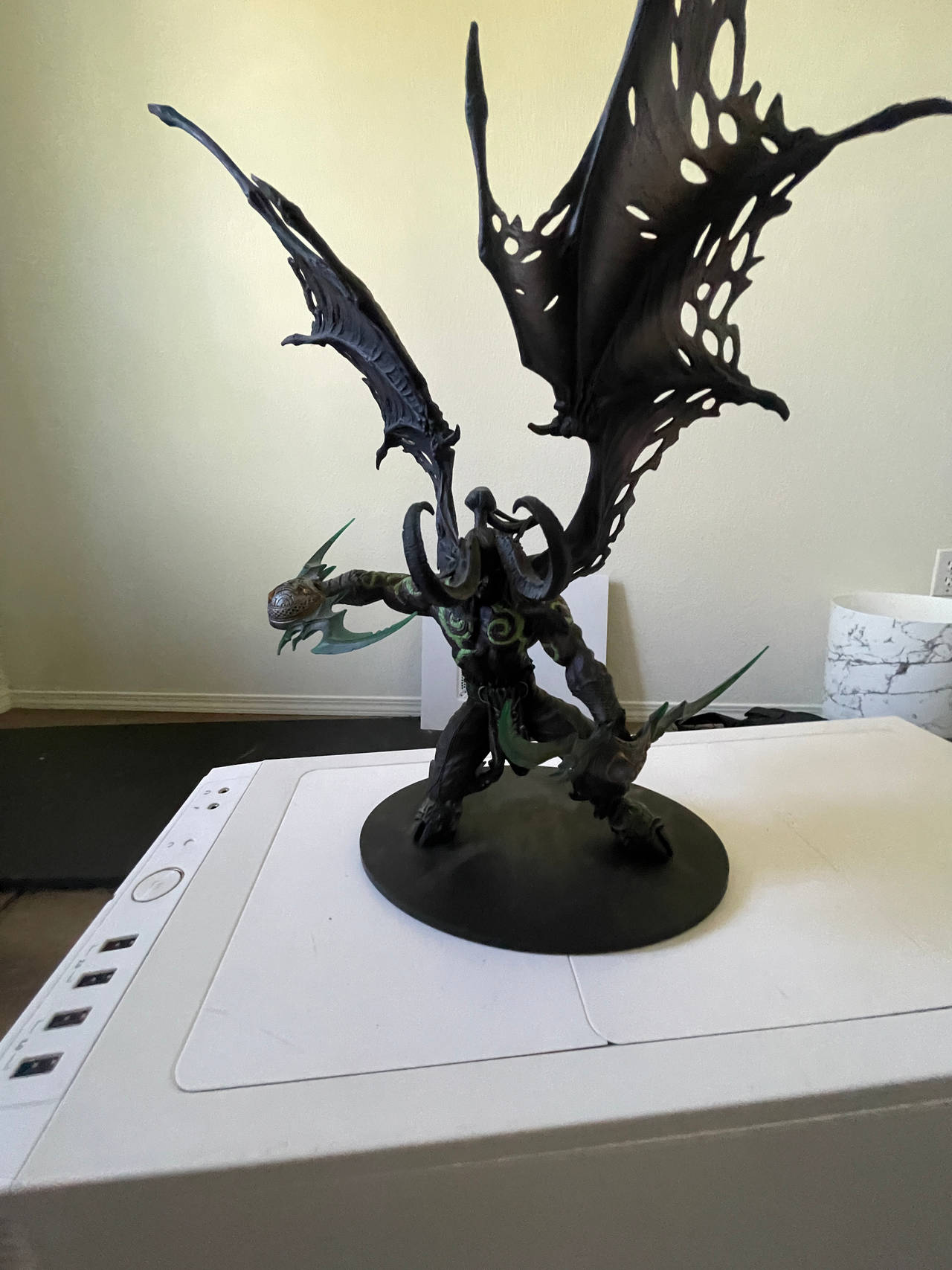 Illidan Stormrage Statue