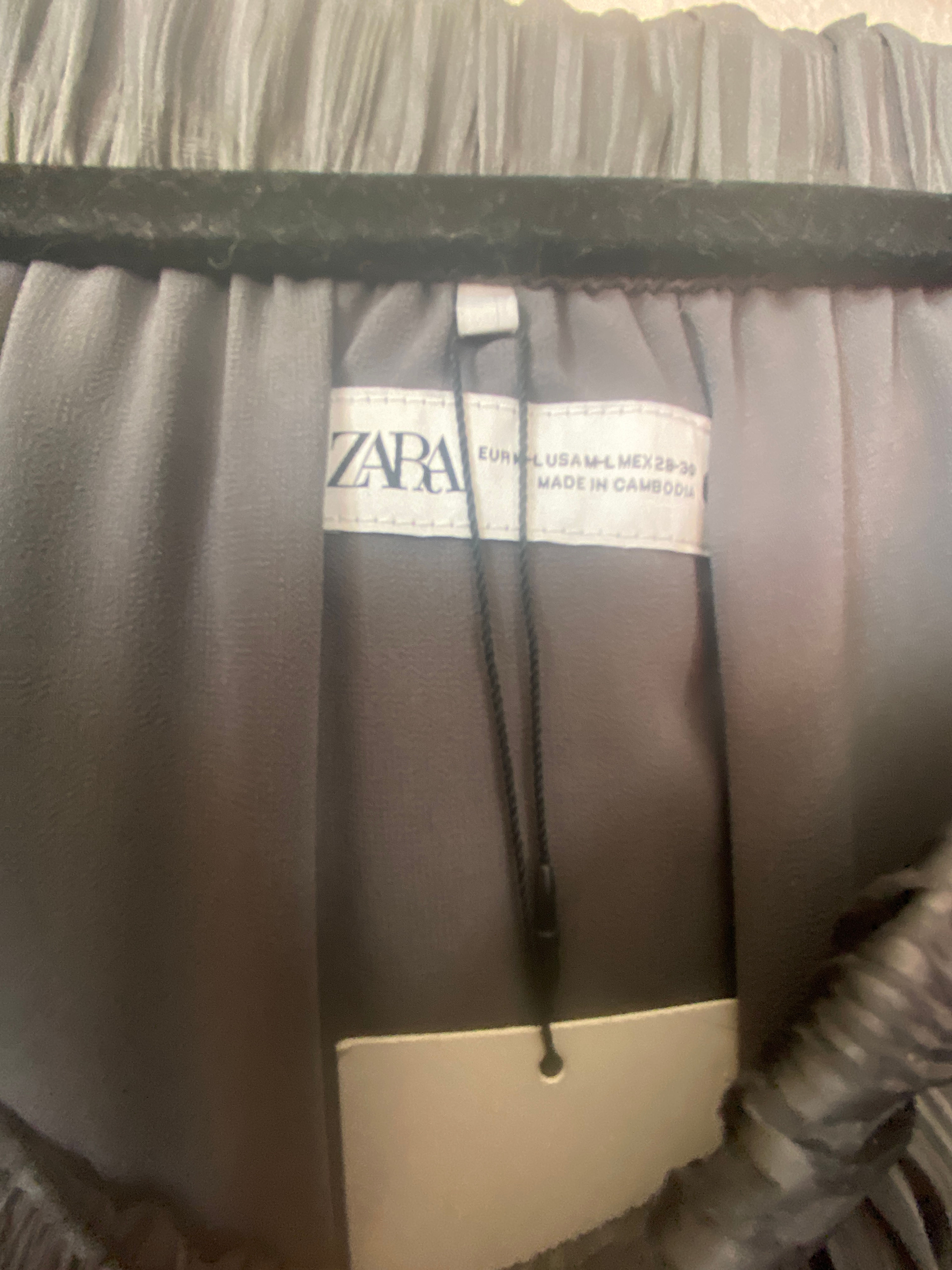 Classic Zara Krinkle Pleated Skirt - Med-Large