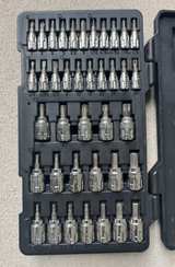 Socket Set Standard Hex/Slot GEARWRENCH 39 Pc. 1/4" & 3/8" Drive Pass-Thru Bit - Image 2