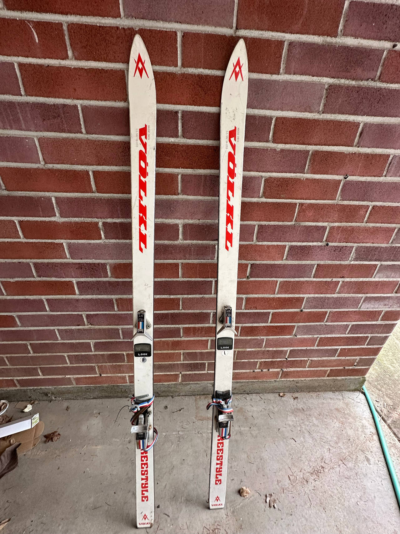 Völkl Freestyle Skis with Look Bindings