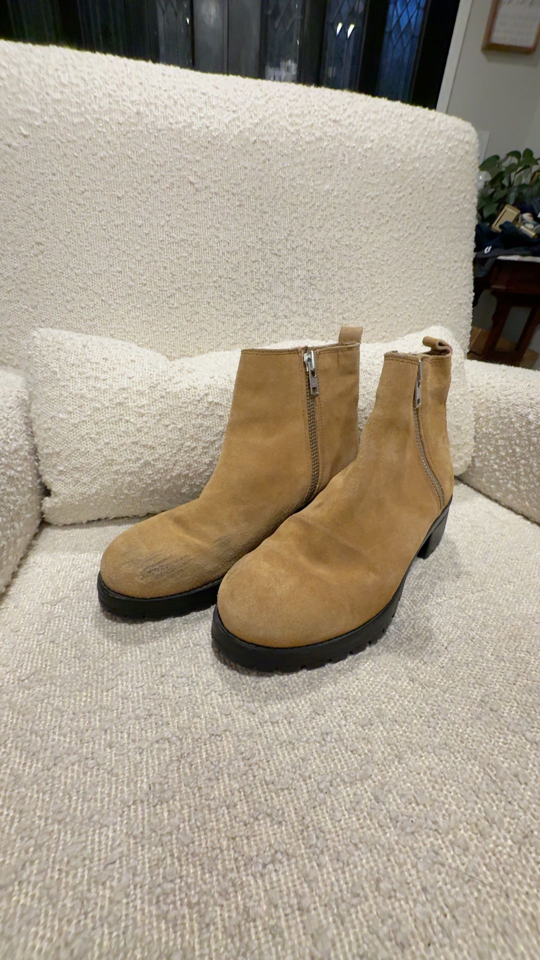 Urban Outfitters Women's Suede Ankle Boot: 10