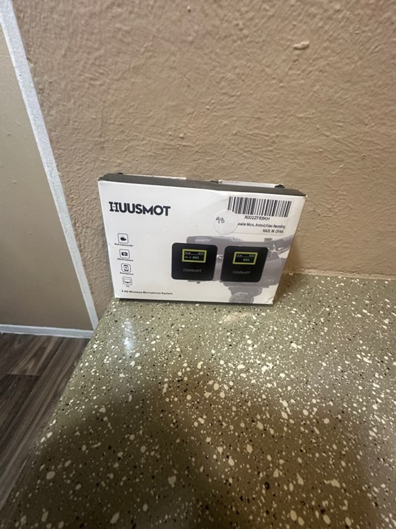 HUUSMOT 2.4G Wireless Microphone System