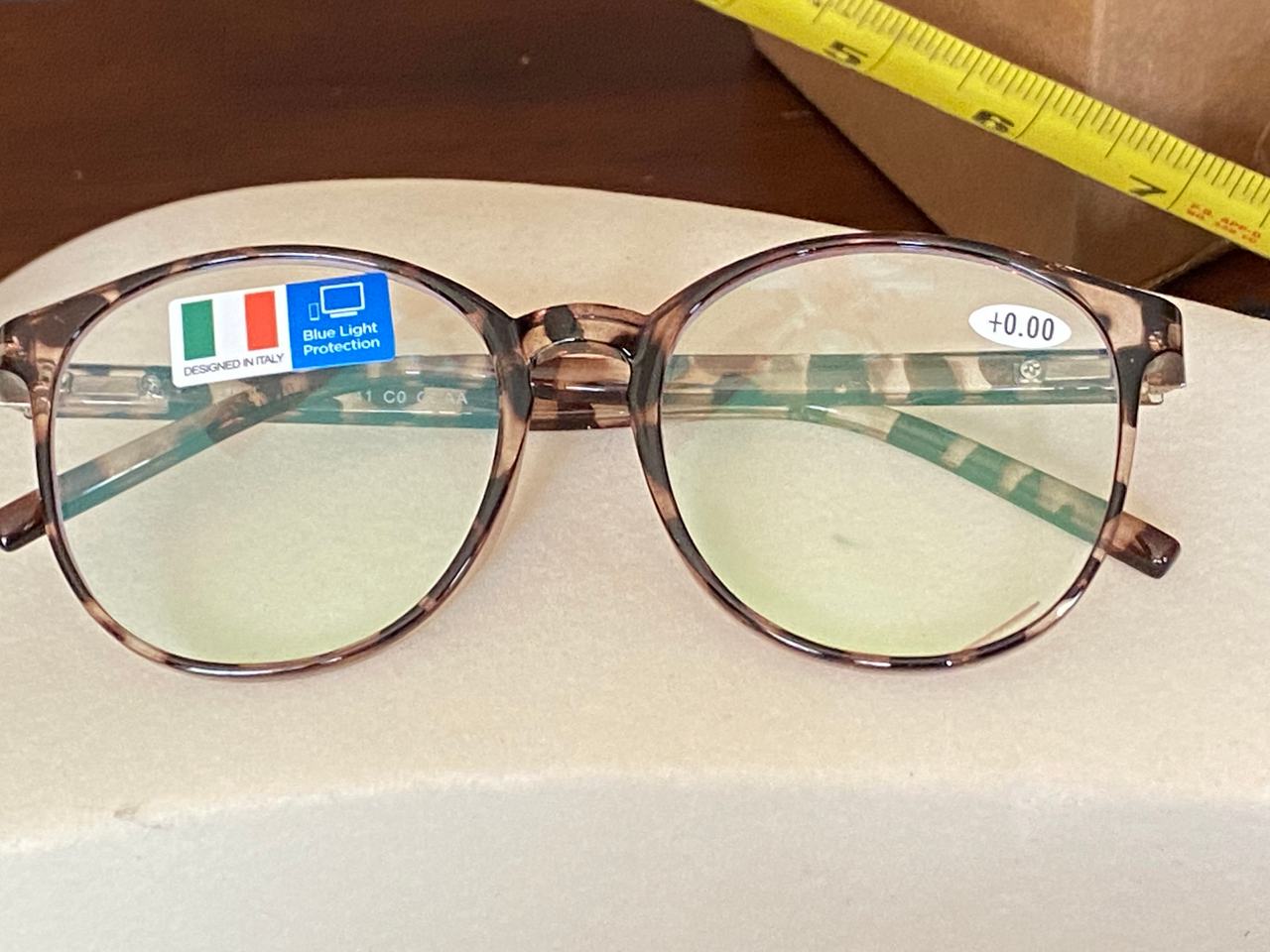 Tortoise Shell Blue Light Blocking Glasses +0.0
Fashion eye wear by visionglobal