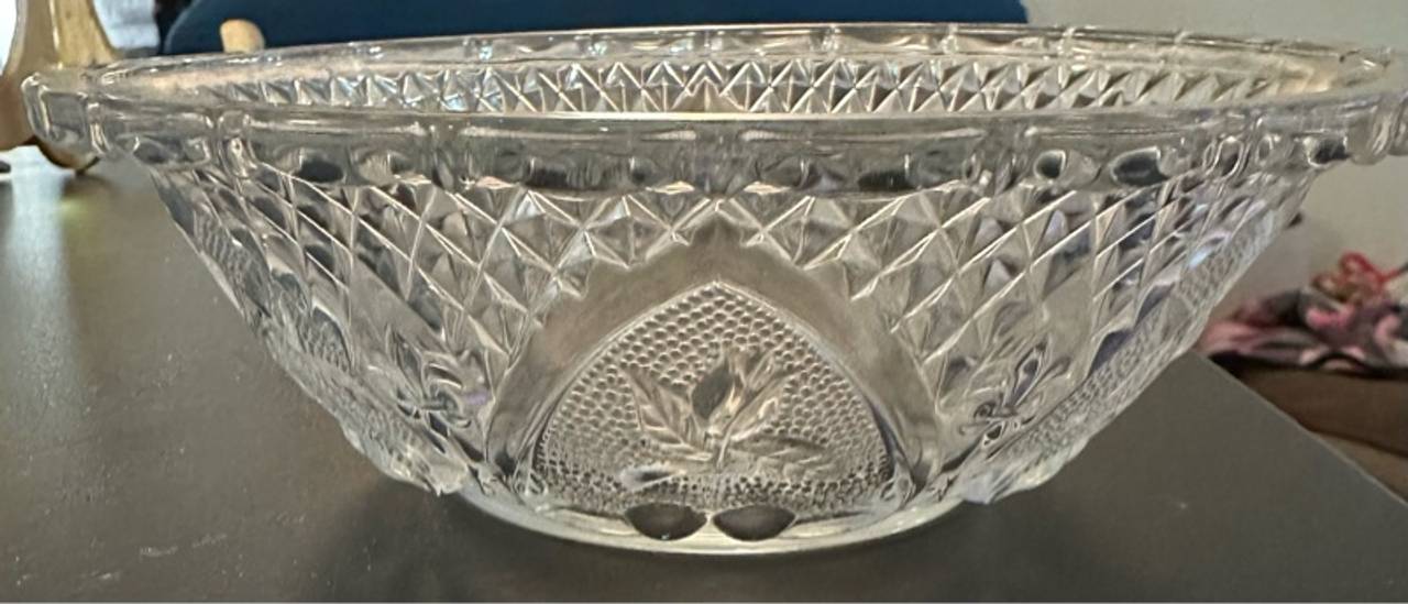 Kim Glass Bowl with Fleur De Lis and Rose Design 7"